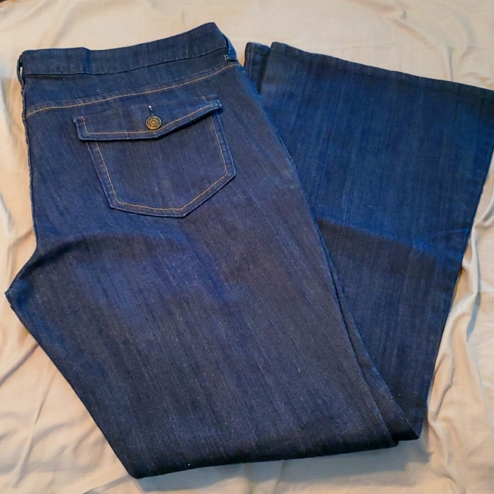 NWOT Old Navy Boot Cut Dark Wash Jeans- Size 16